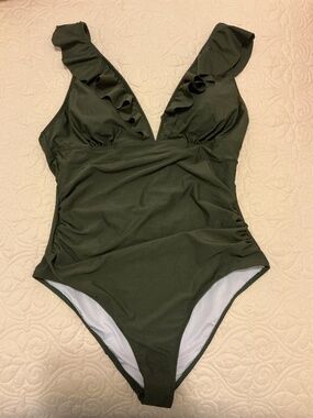 NWT Cupshe One Piece Swimsuit Extra Large Army Green  Ruffle Strap V-Neck Beachy
